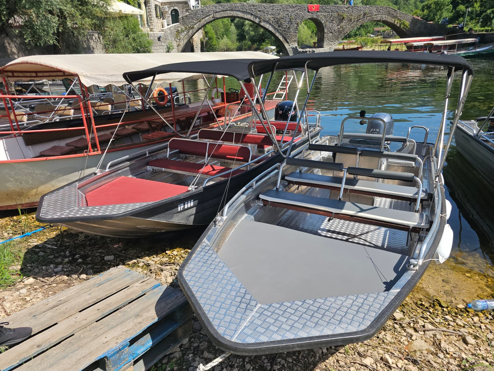 Private speedboat trips on Lake Skadar — 3 / 6