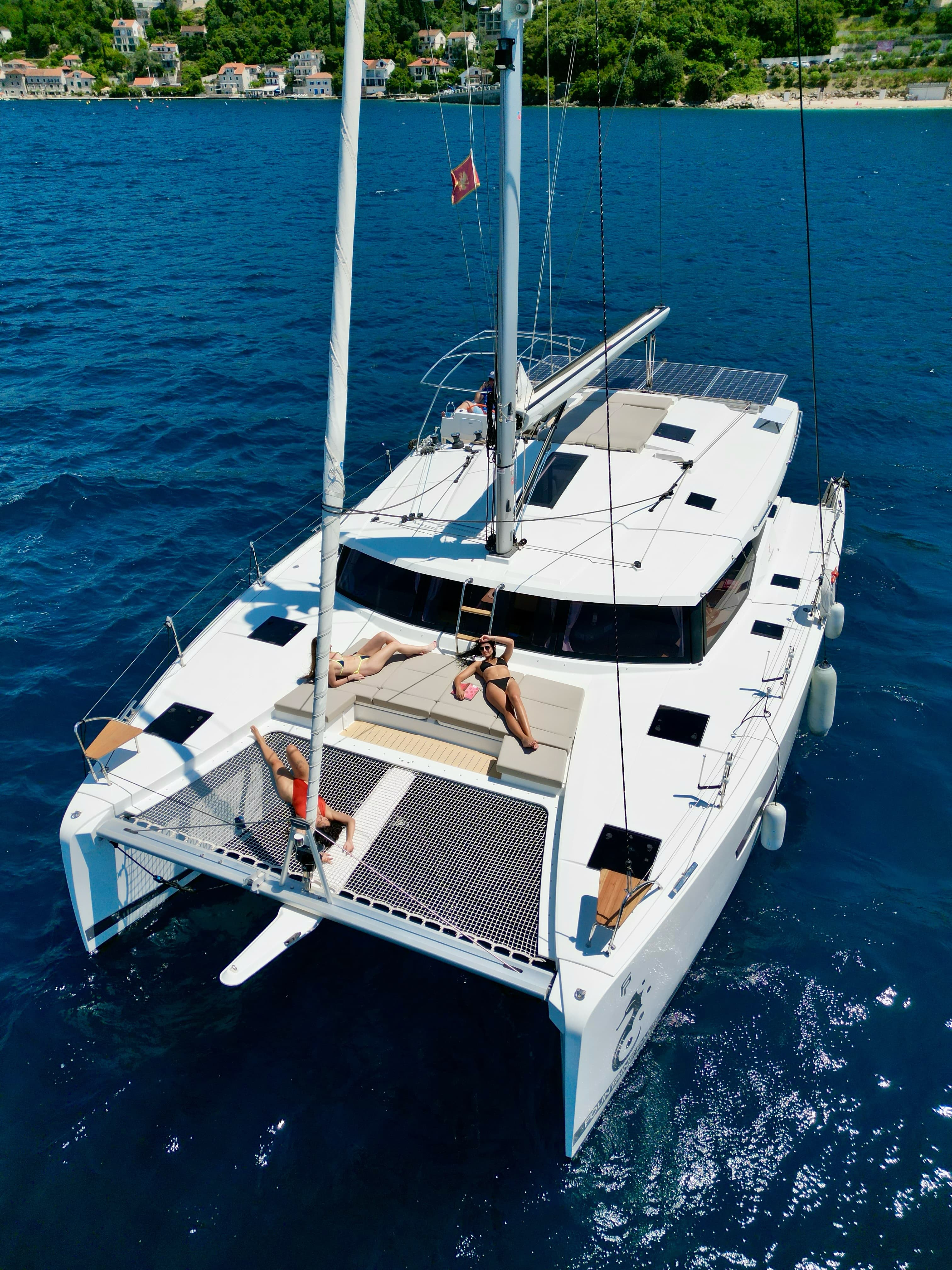 Fountaine Pajot Astrea 42 — 2 / 4
