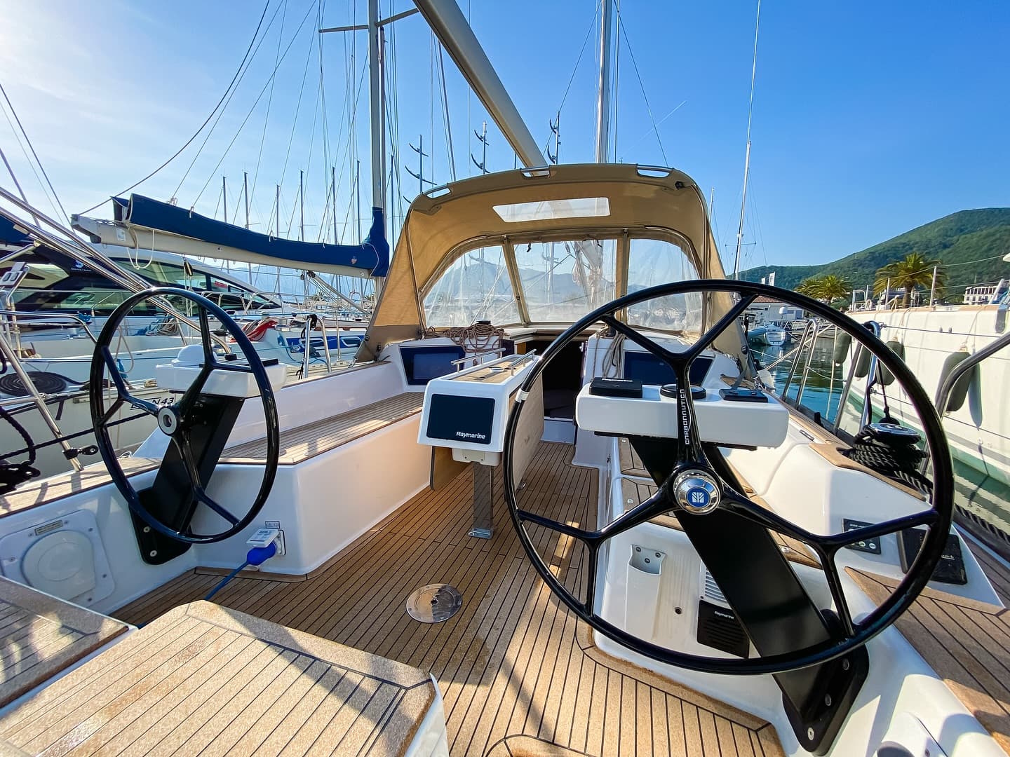 Dufour 360 — 2 / 4
